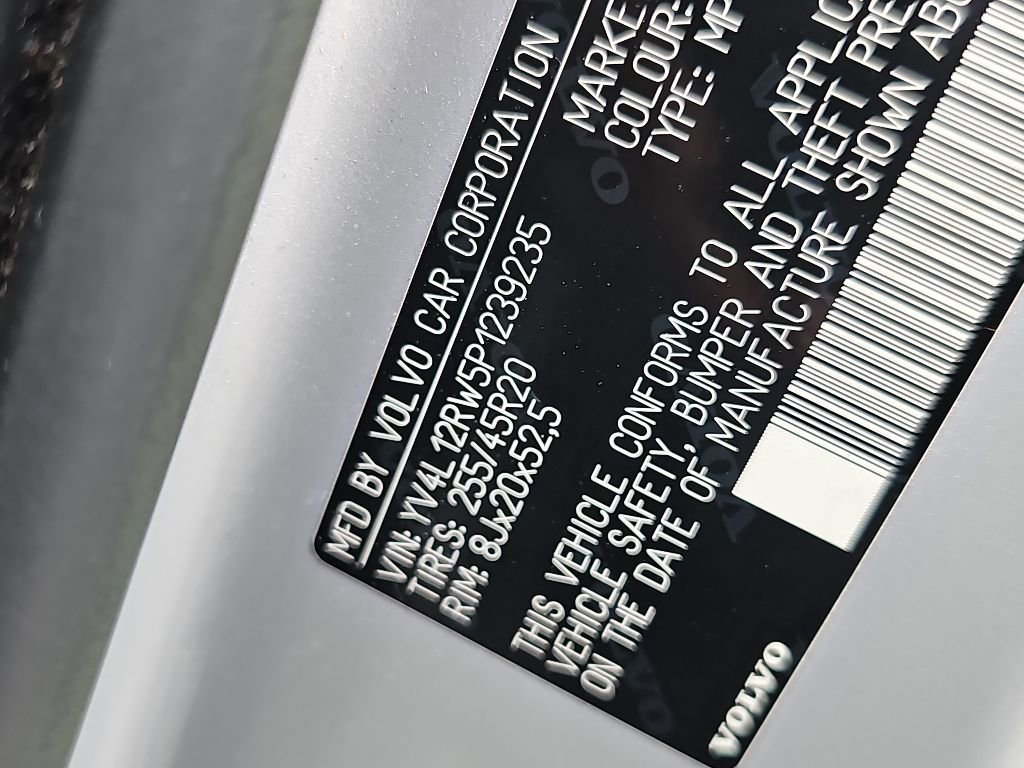 Used 2023 Volvo XC60 B5 Plus w/ Protection Package Premier AWD/4WD image 19