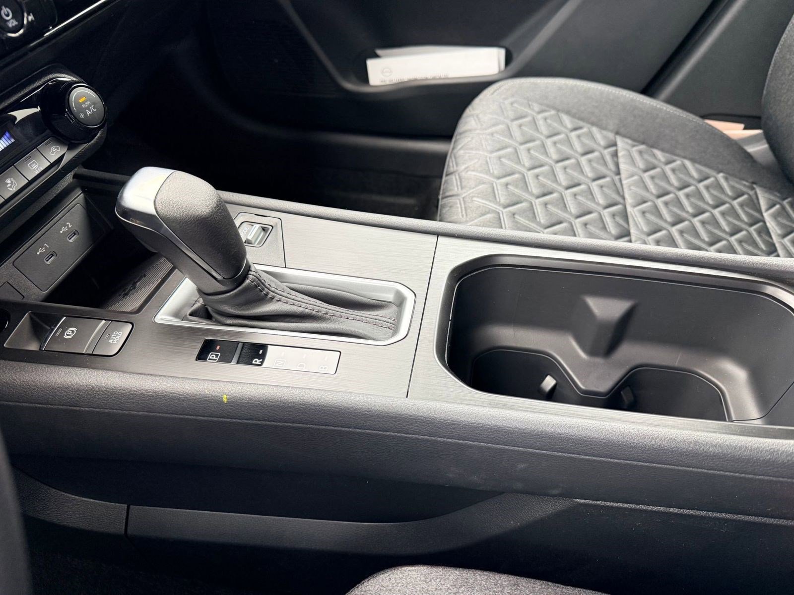 New 2026 Nissan Kicks SV image 24