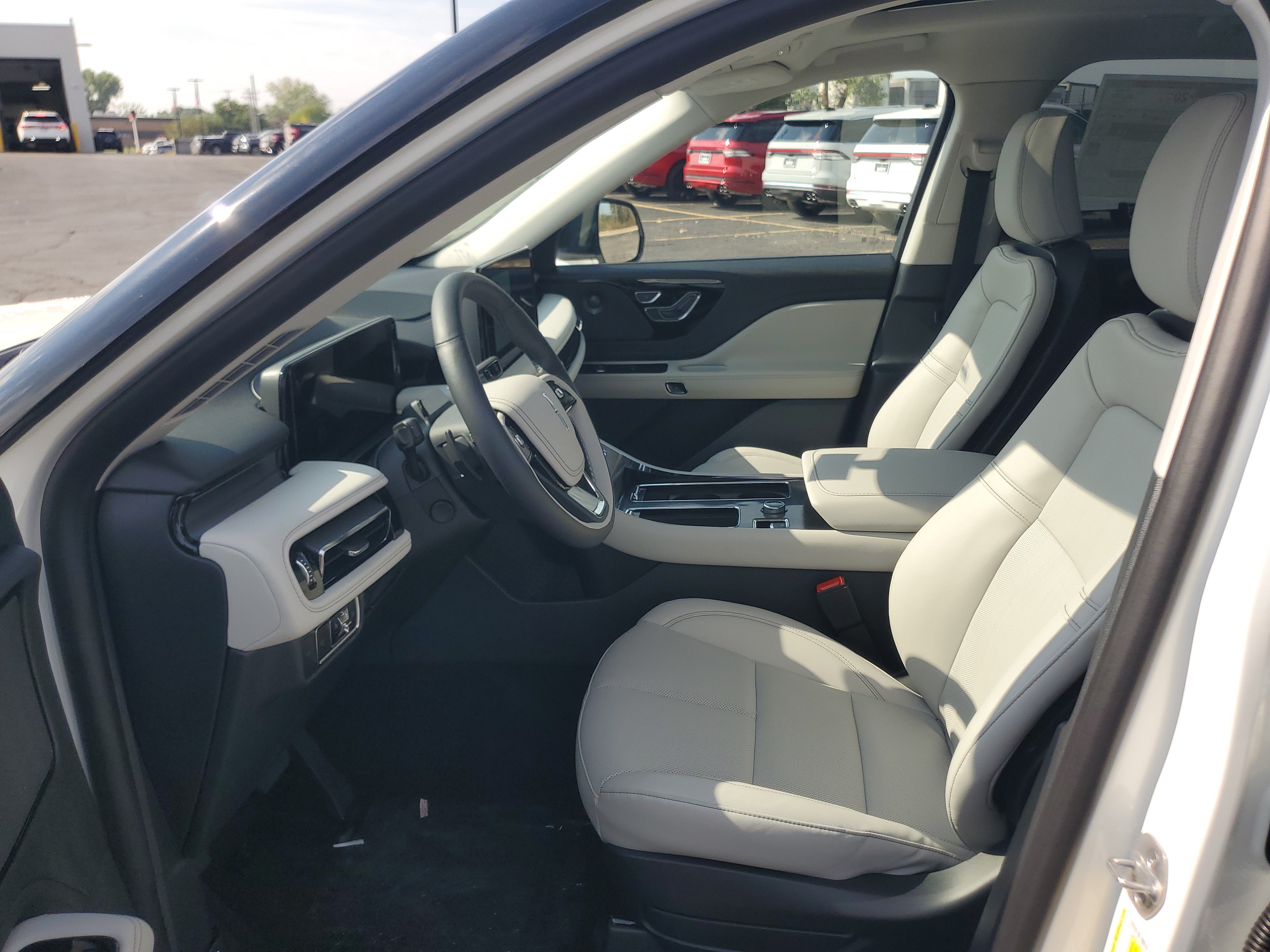 New 2027 Lincoln Aviator AWD image 11