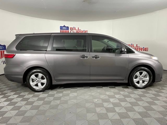 Used 2020 Toyota Sienna L image 2