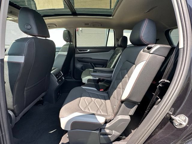 Certified 2026 Volkswagen Atlas Peak Edition AWD/4WD image 27