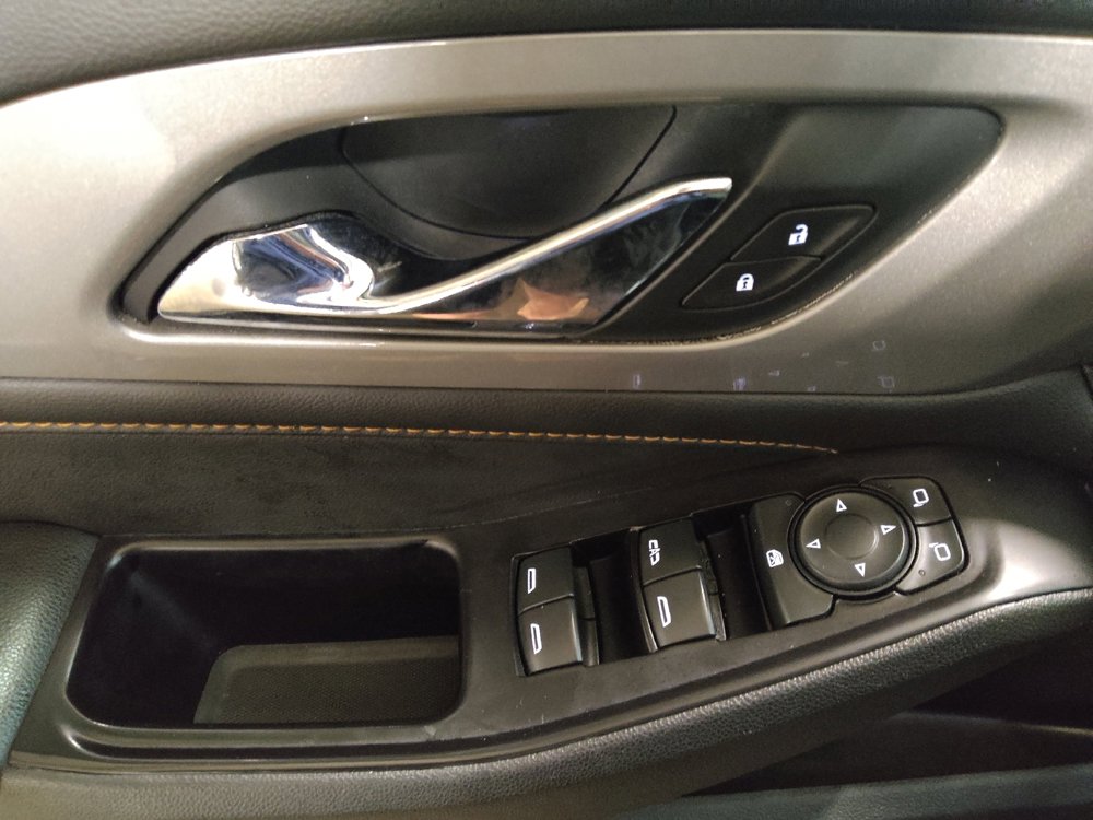 Used 2020 Chevrolet Traverse LT image 27