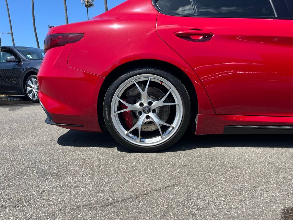 Used 2018 Alfa Romeo Giulia Quadrifoglio w/ Driver Assist Dynamic Package RWD image 5