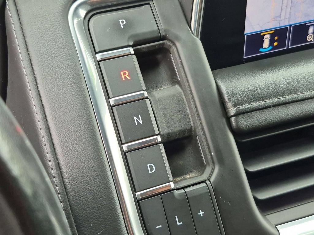 Used 2021 Chevrolet Tahoe Z71 w/ Z71 Off-Road Package AWD/4WD image 8