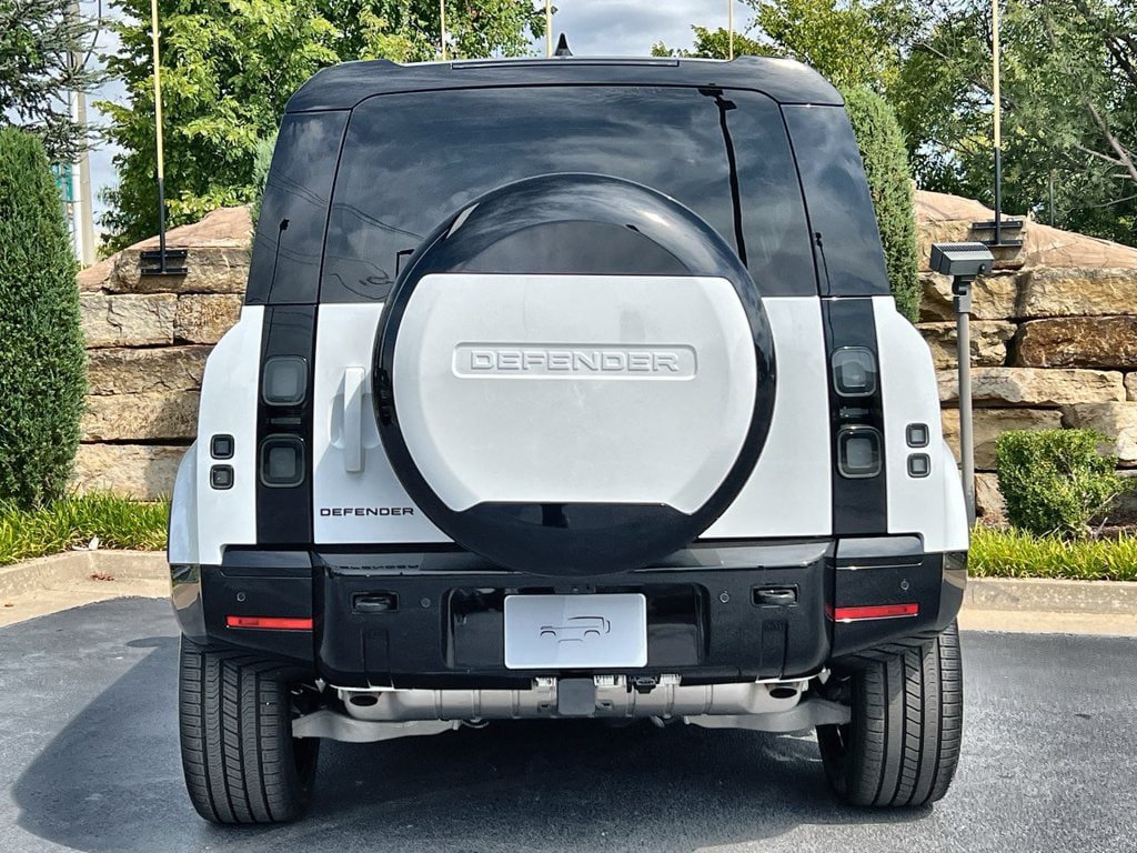 New 2026 Land Rover Defender 110 X-Dynamic SE AWD/4WD image 4
