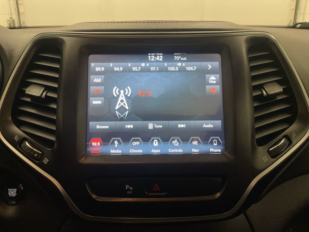 Used 2019 Jeep Cherokee Trailhawk w/ Comfort & Convenience Group AWD/4WD image 7