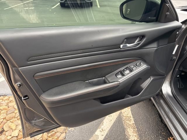 Used 2022 Nissan Altima 2.5 SR w/ Midnight Edition Package image 13