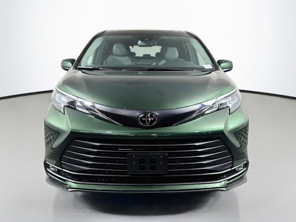 New 2026 Toyota Sienna XLE AWD/4WD image 11