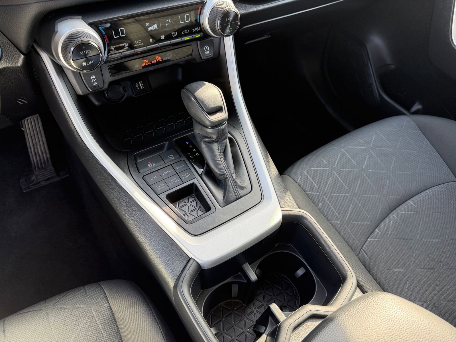 Used 2025 Toyota RAV4 XLE image 42