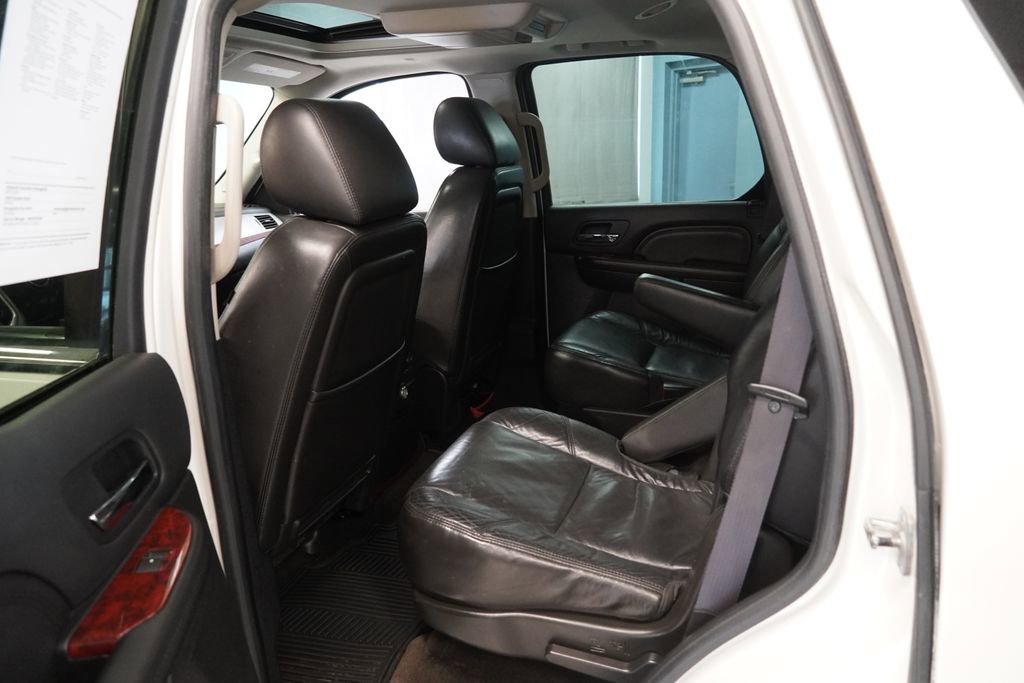 Used 2011 Cadillac Escalade Luxury image 19