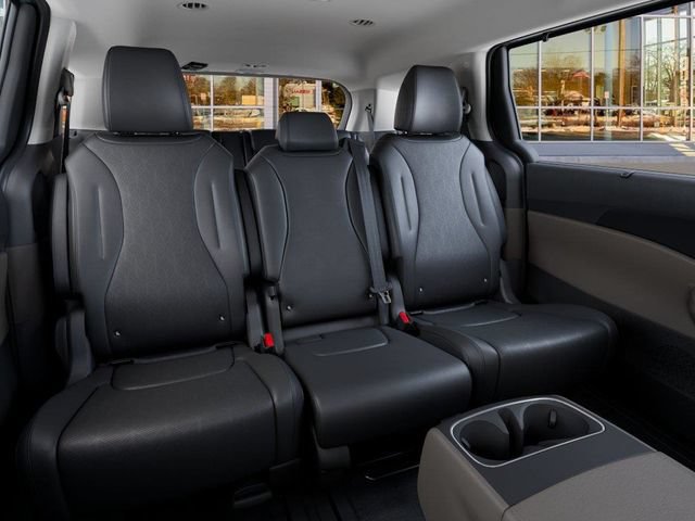 New 2027 Kia Carnival EX FWD image 16