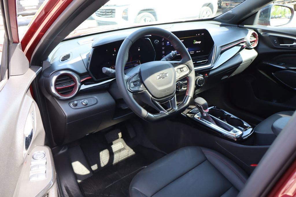 Used 2025 Chevrolet Trax RS w/ Sunroof Package FWD image 12
