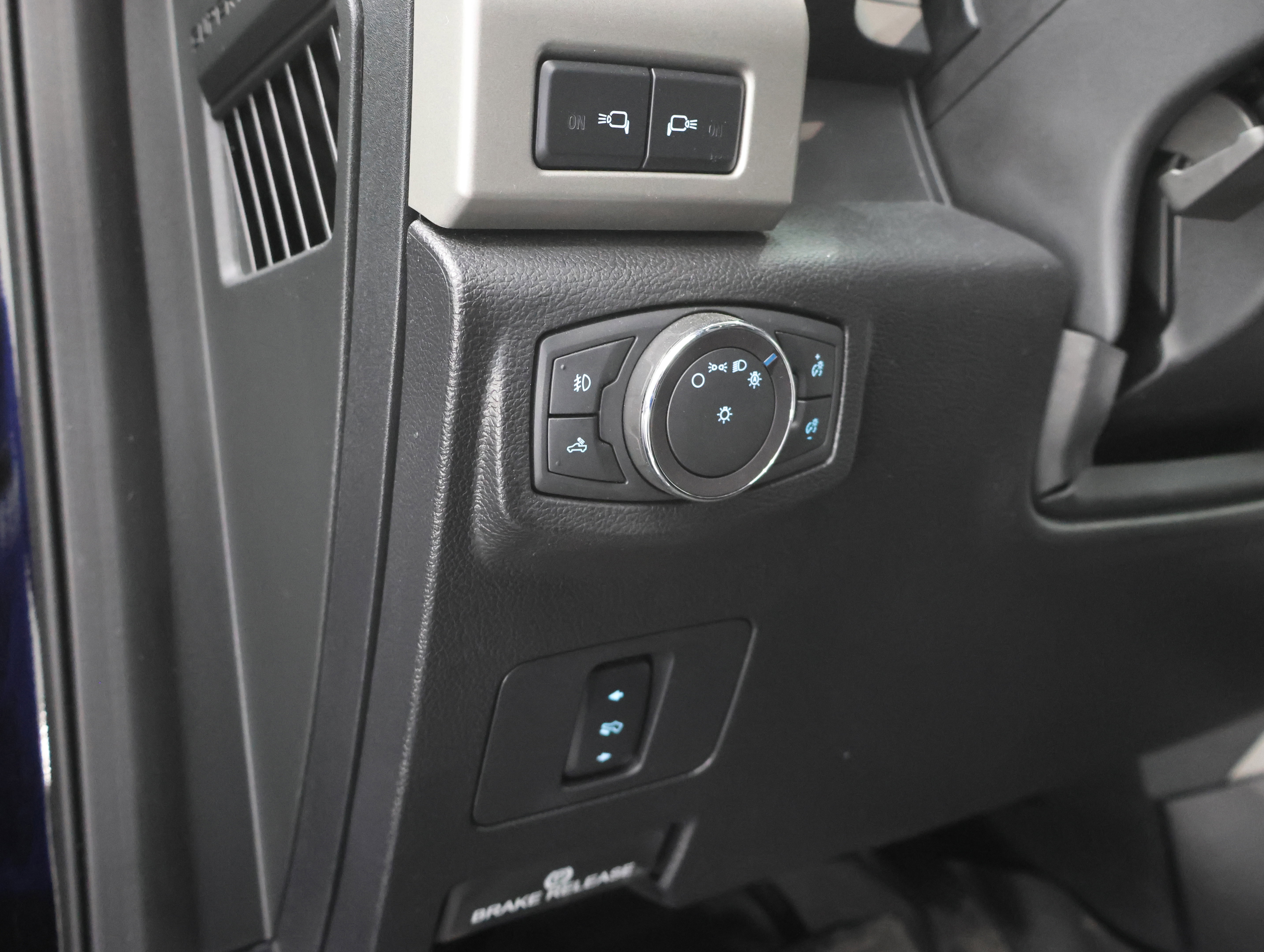 Used 2019 Ford F350 Lariat w/ Chrome Package image 36