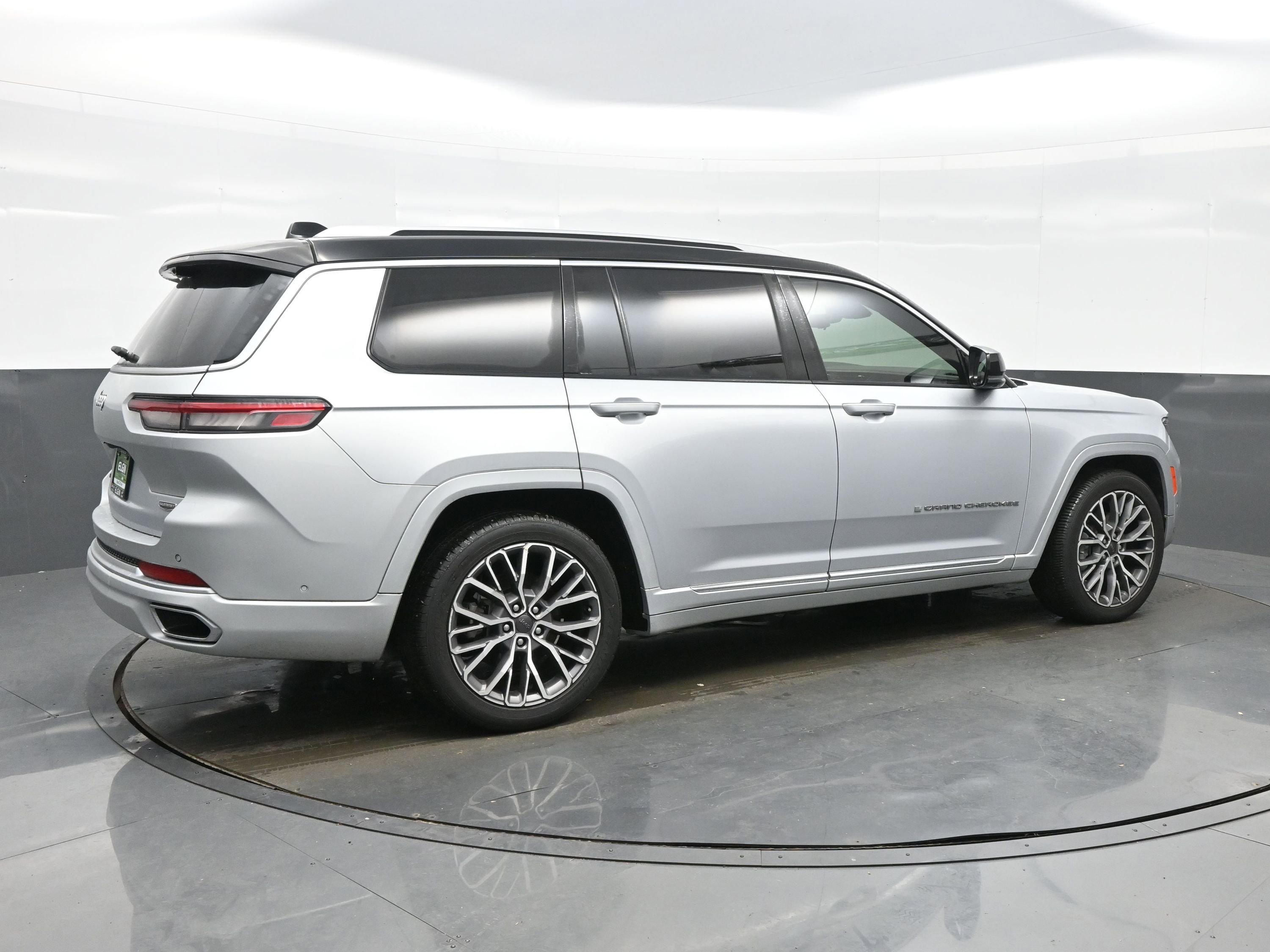 Used 2023 Jeep Grand Cherokee L Summit image 6