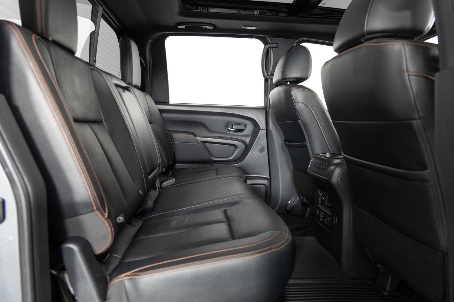 Used 2021 Nissan Titan PRO-4X w/ Pro-4x Convenience Package image 23