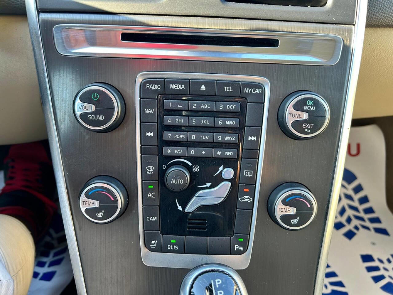 Used 2015 Volvo XC60 T6 Platinum image 22