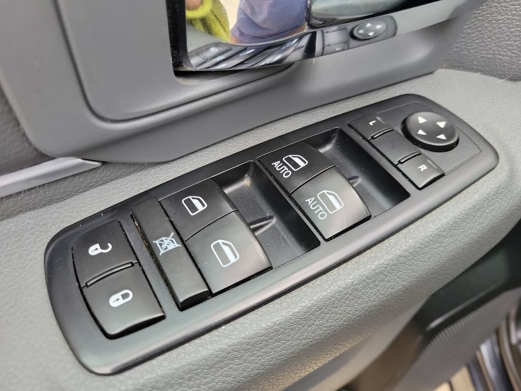 Used 2017 RAM 1500 Classic SLT AWD/4WD image 17