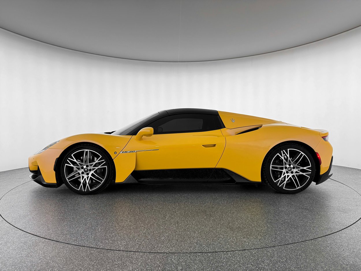 Used 2023 Maserati MC20 Spyder image 2