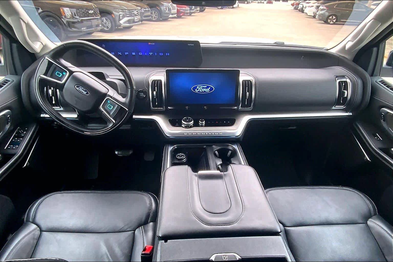 Used 2025 Ford Expedition Platinum AWD/4WD image 16