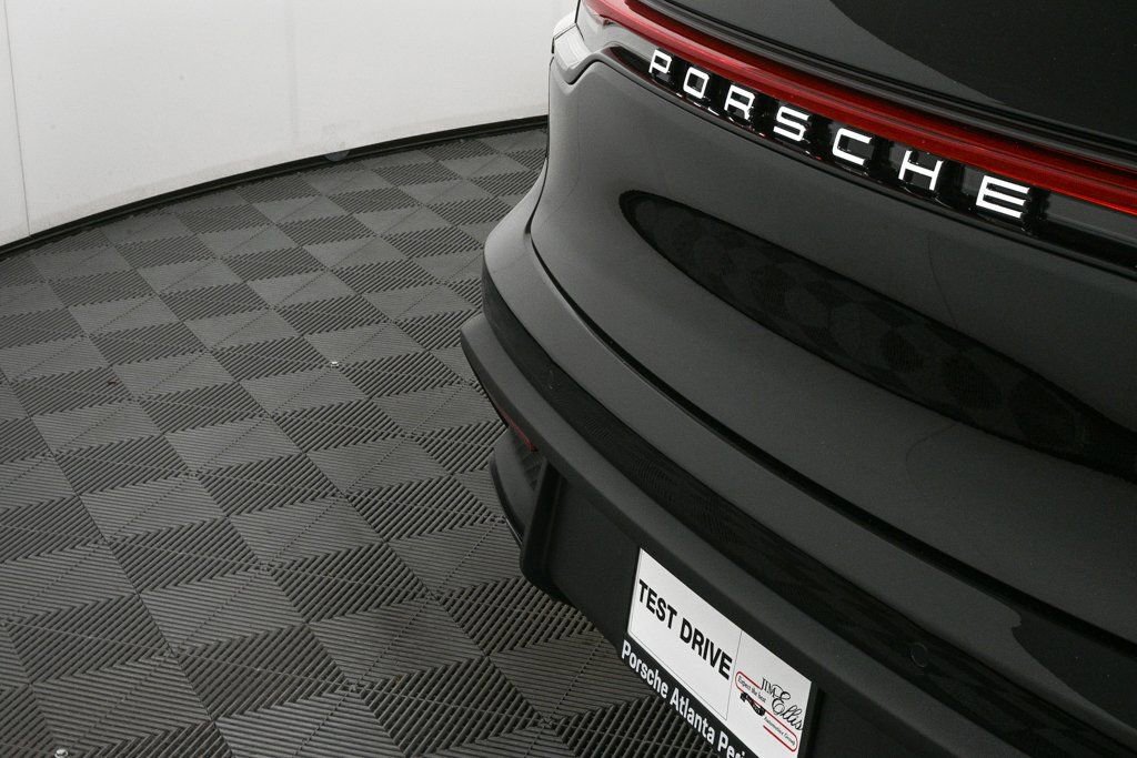 Certified 2026 Porsche Macan AWD/4WD image 37