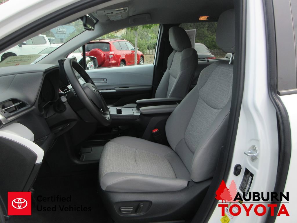 Used 2026 Toyota Sienna LE image 32