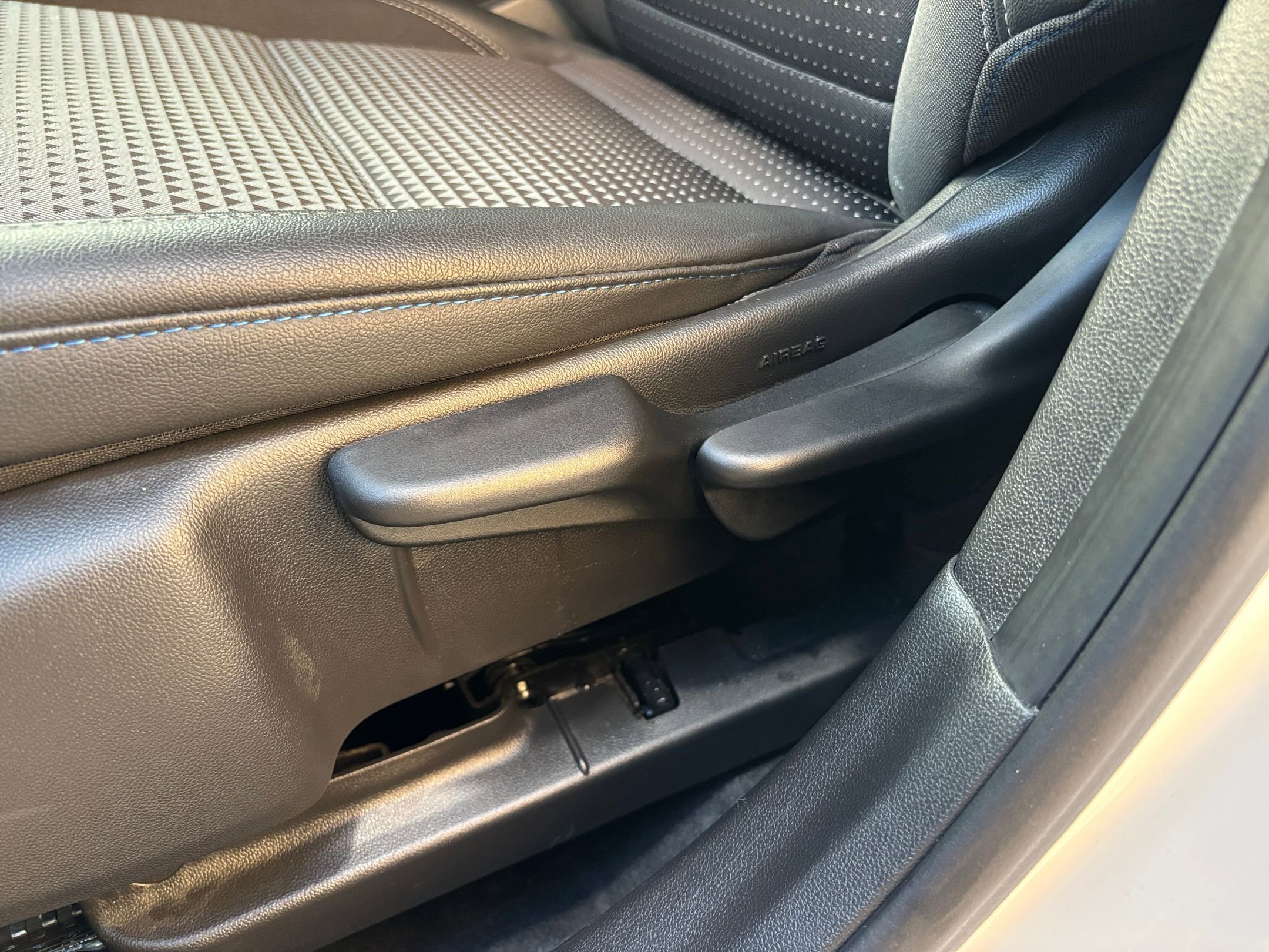 Used 2025 Chevrolet Trax LT image 23