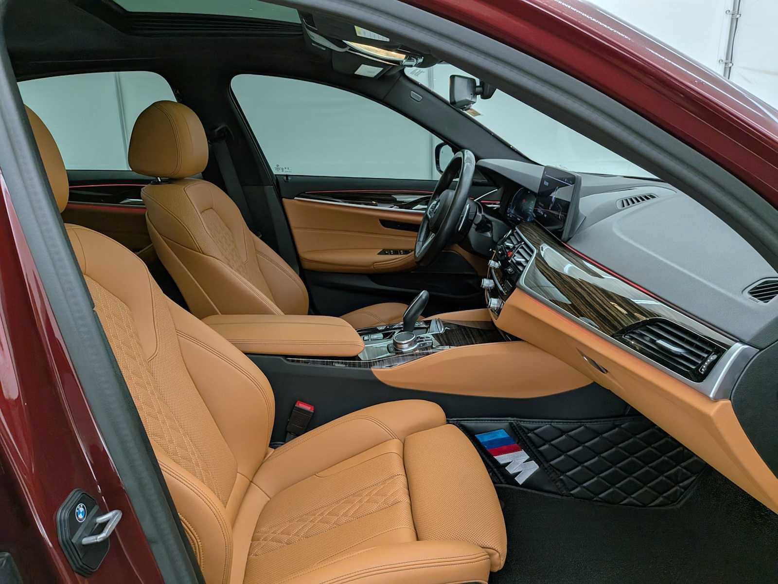 Used 2023 BMW 530e w/ M Sport Package image 22