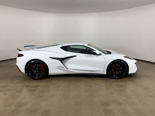 Used 2023 Chevrolet Corvette Z06 w/ Engine Appearance Package RWD image 7