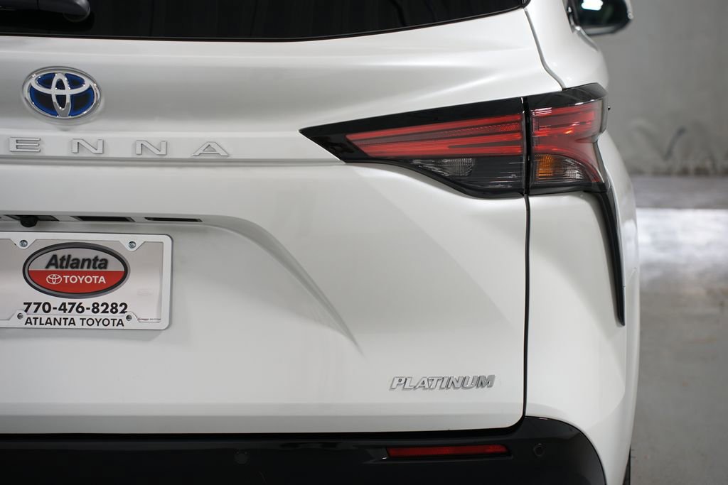 Certified 2025 Toyota Sienna Platinum FWD image 11