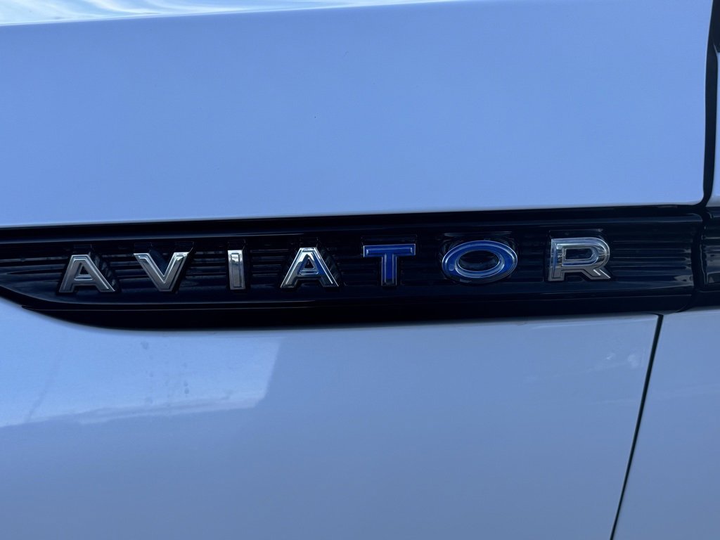 Used 2023 Lincoln Aviator Reserve w/ Equipment Group 201A image 12