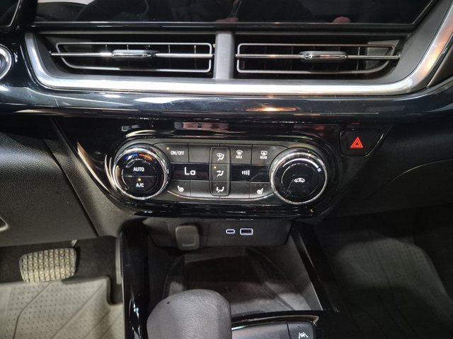 Used 2024 Chevrolet Trax RS w/ Sunroof Package FWD image 23