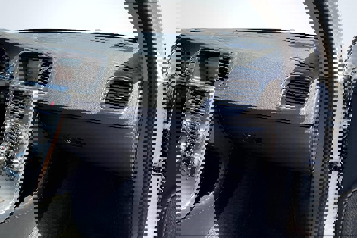 Used 2018 Volvo S60 T5 Inscription image 17