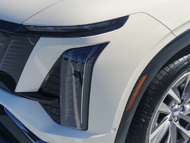 New 2027 Cadillac Vistiq Sport w/ LPO, Floor Liner Package AWD/4WD image 7