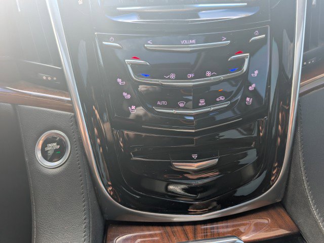Used 2019 Cadillac Escalade Luxury AWD/4WD image 26
