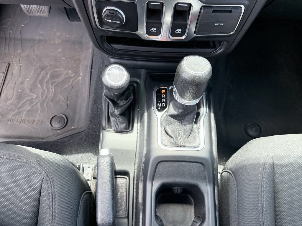 Used 2023 Jeep Wrangler Sport AWD/4WD image 19
