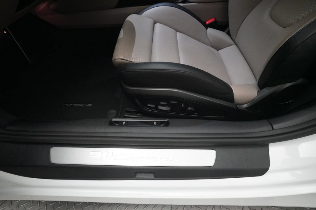 Certified 2025 Porsche 911 Carrera RWD image 11