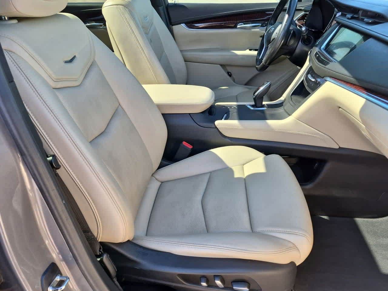Used 2018 Cadillac XT5 Premium Luxury AWD/4WD image 23