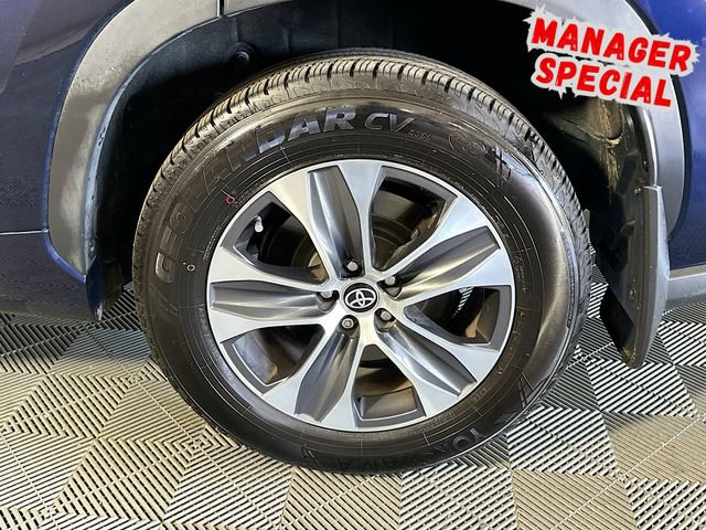 Used 2022 Toyota Highlander XLE AWD/4WD image 31
