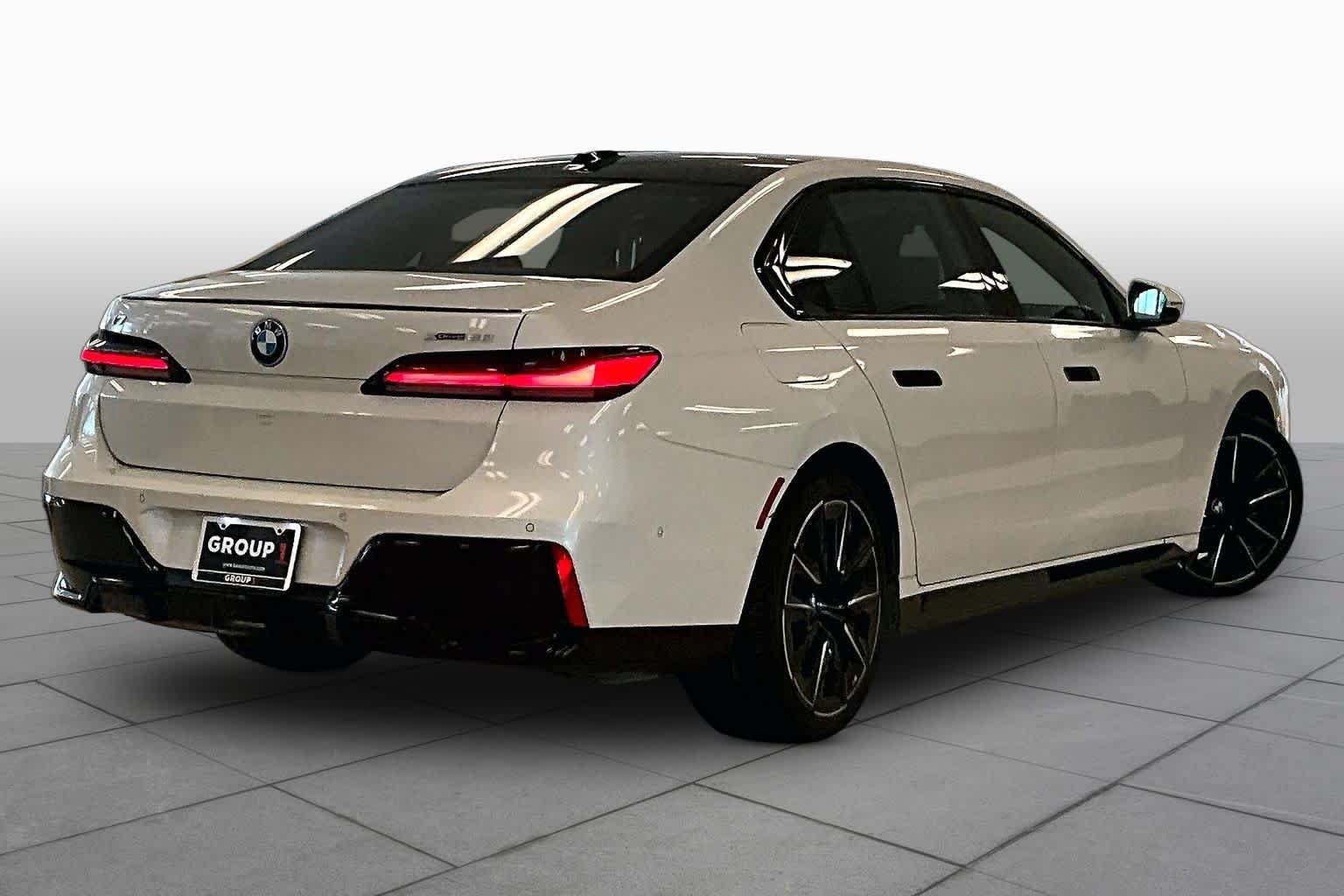 Used 2025 BMW i7 xDrive60 AWD/4WD image 12