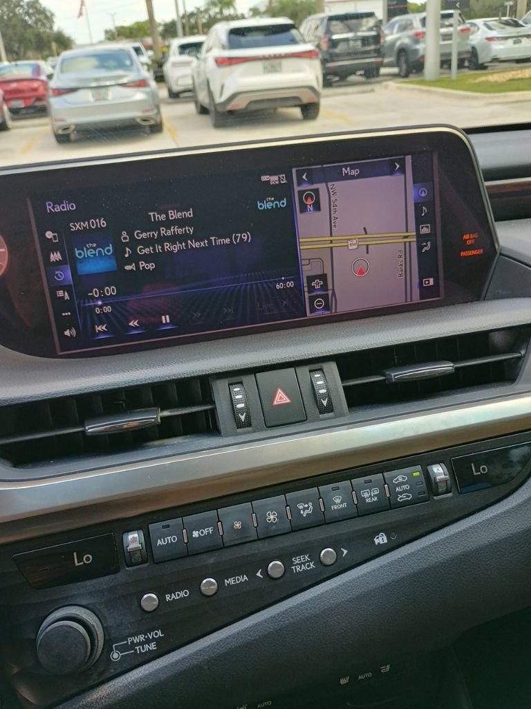 Used 2020 Lexus ES 350 w/ Premium Package FWD image 2
