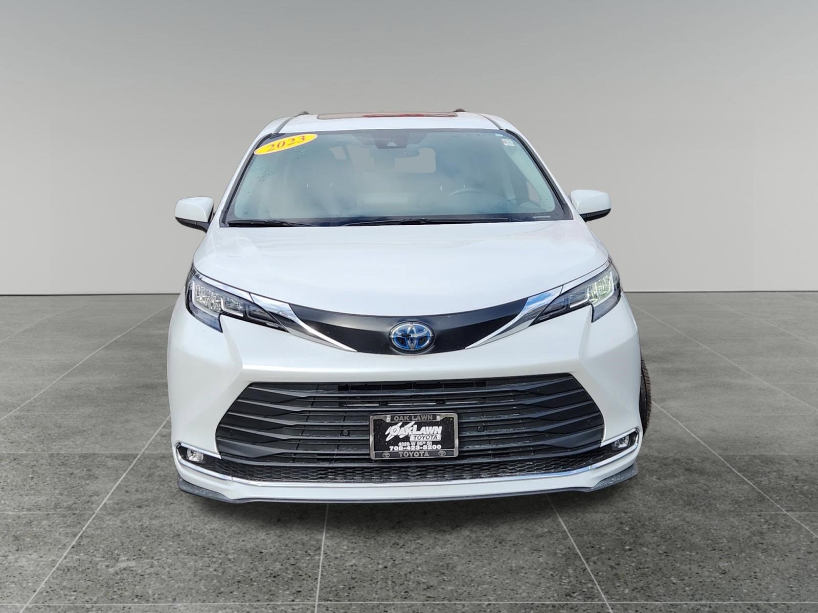 Certified 2023 Toyota Sienna XLE image 2