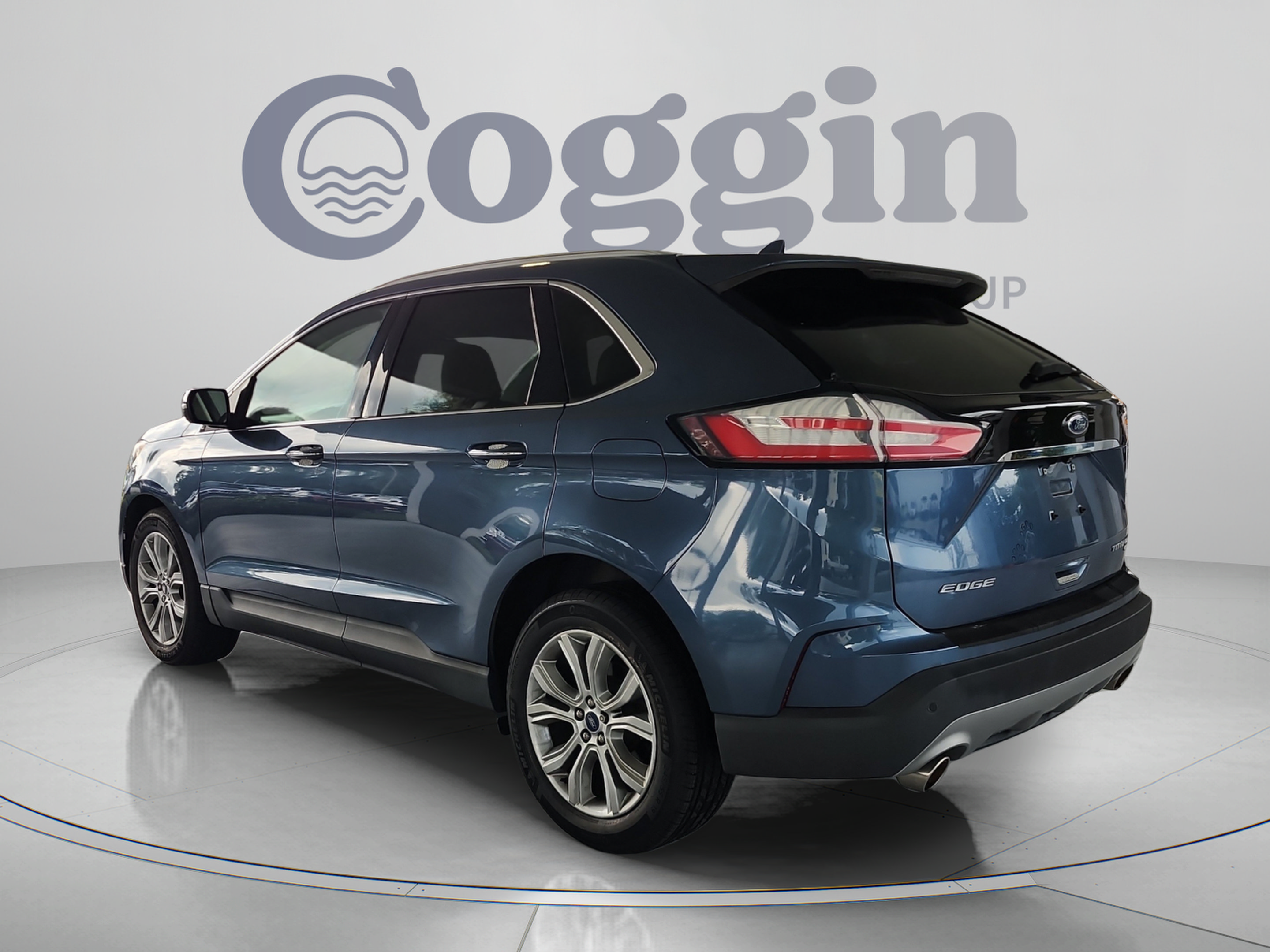 Used 2019 Ford Edge Titanium w/ Cold Weather Package AWD/4WD image 3