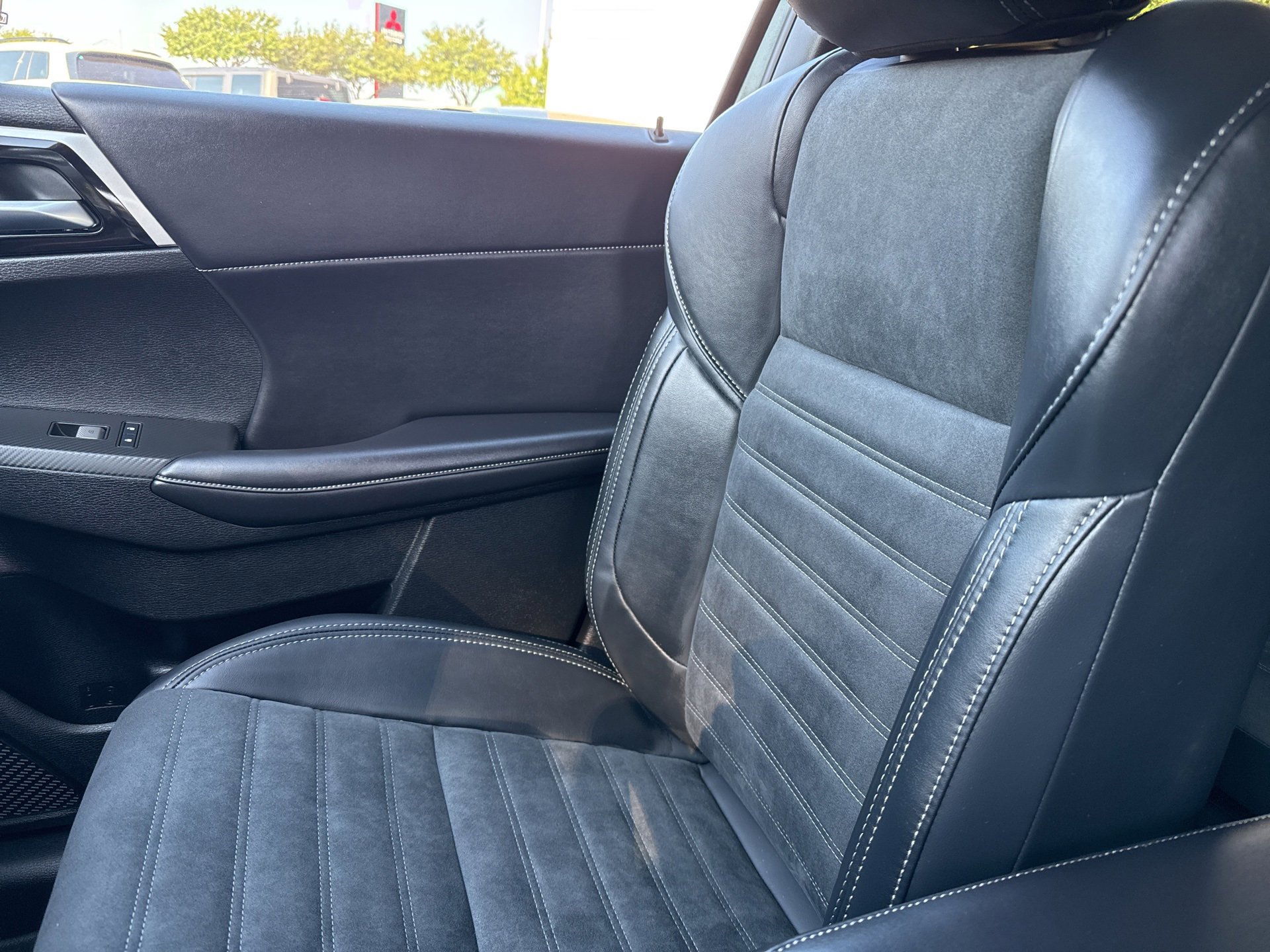 New 2025 Mitsubishi Outlander SE image 9