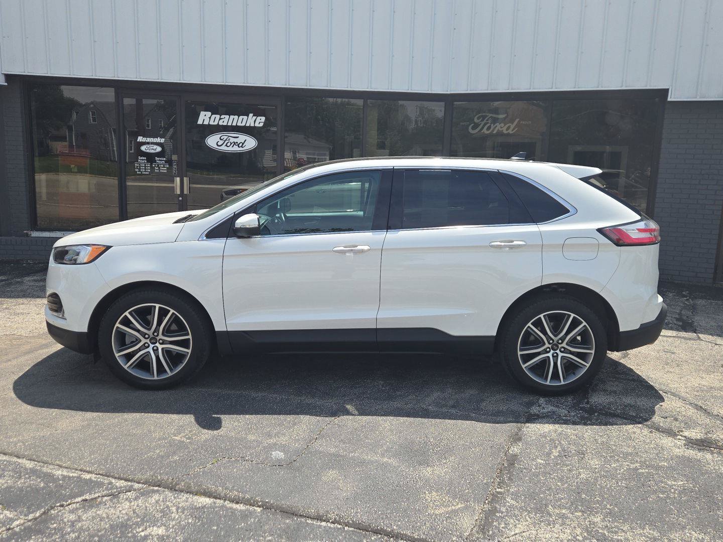 Used 2024 Ford Edge Titanium w/ Equipment Group 301A AWD/4WD image 8