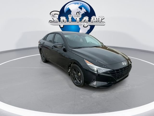 Used 2023 Hyundai Elantra SEL w/ Winter Weather Package image 2