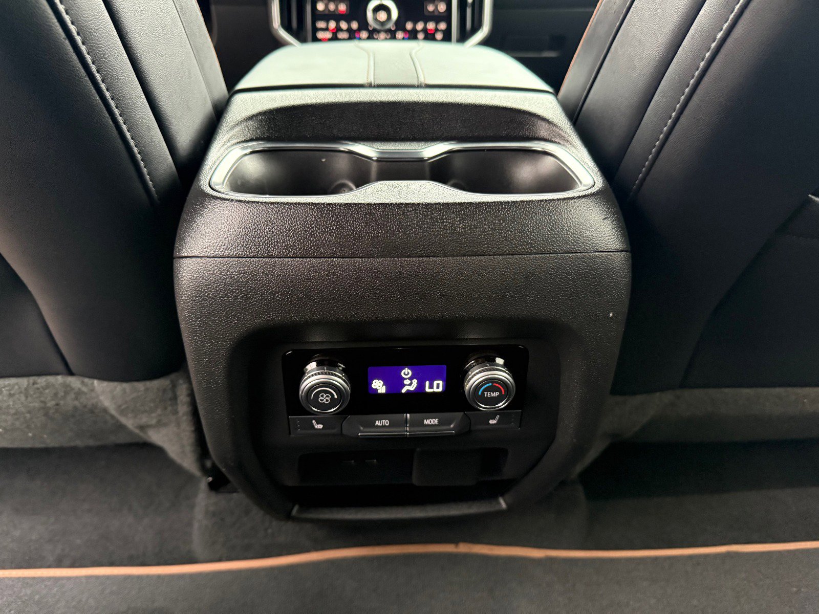 Certified 2025 GMC Acadia AT4 w/ Luxury Package image 15