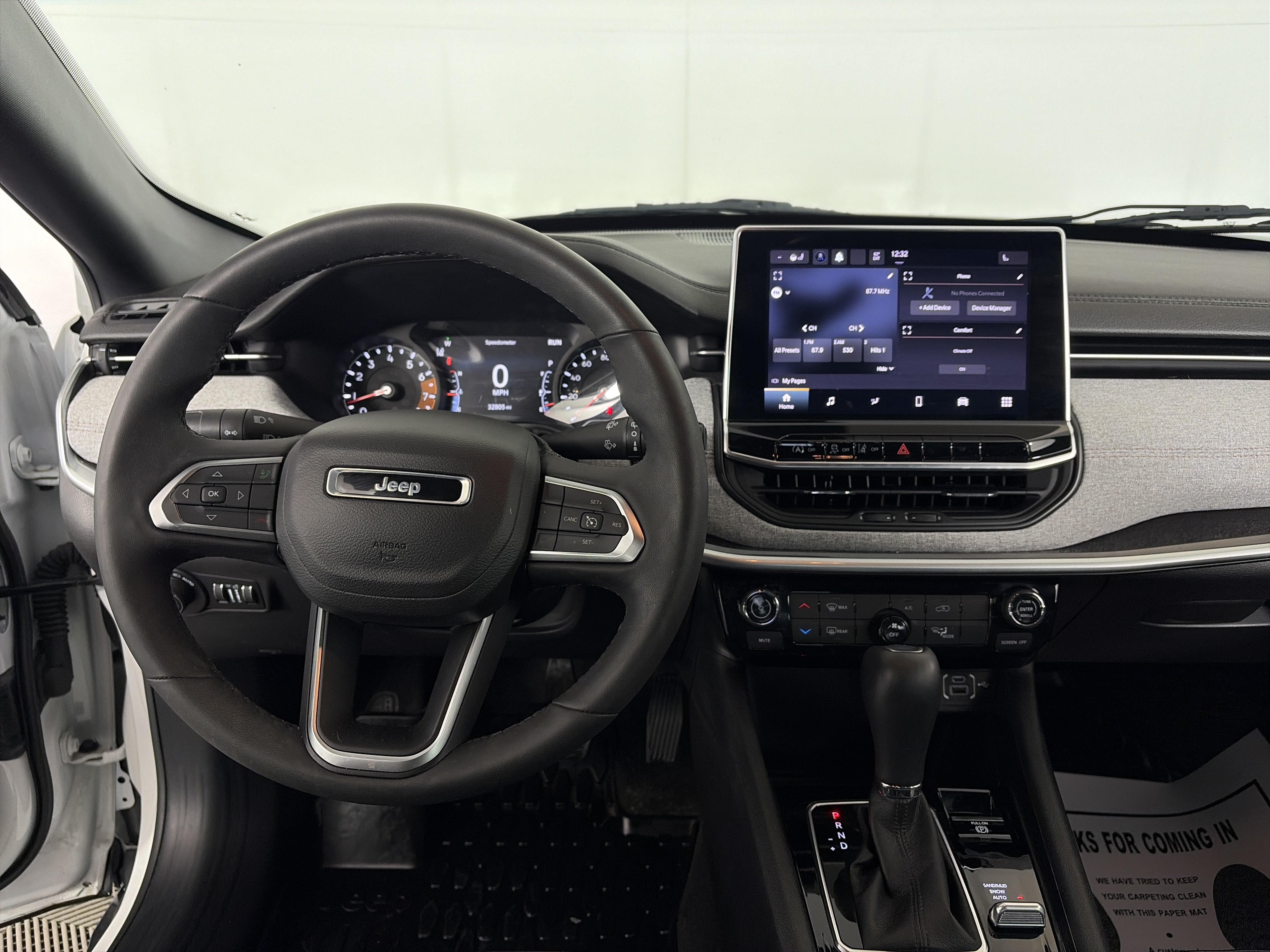 Used 2023 Jeep Compass Latitude AWD/4WD image 3