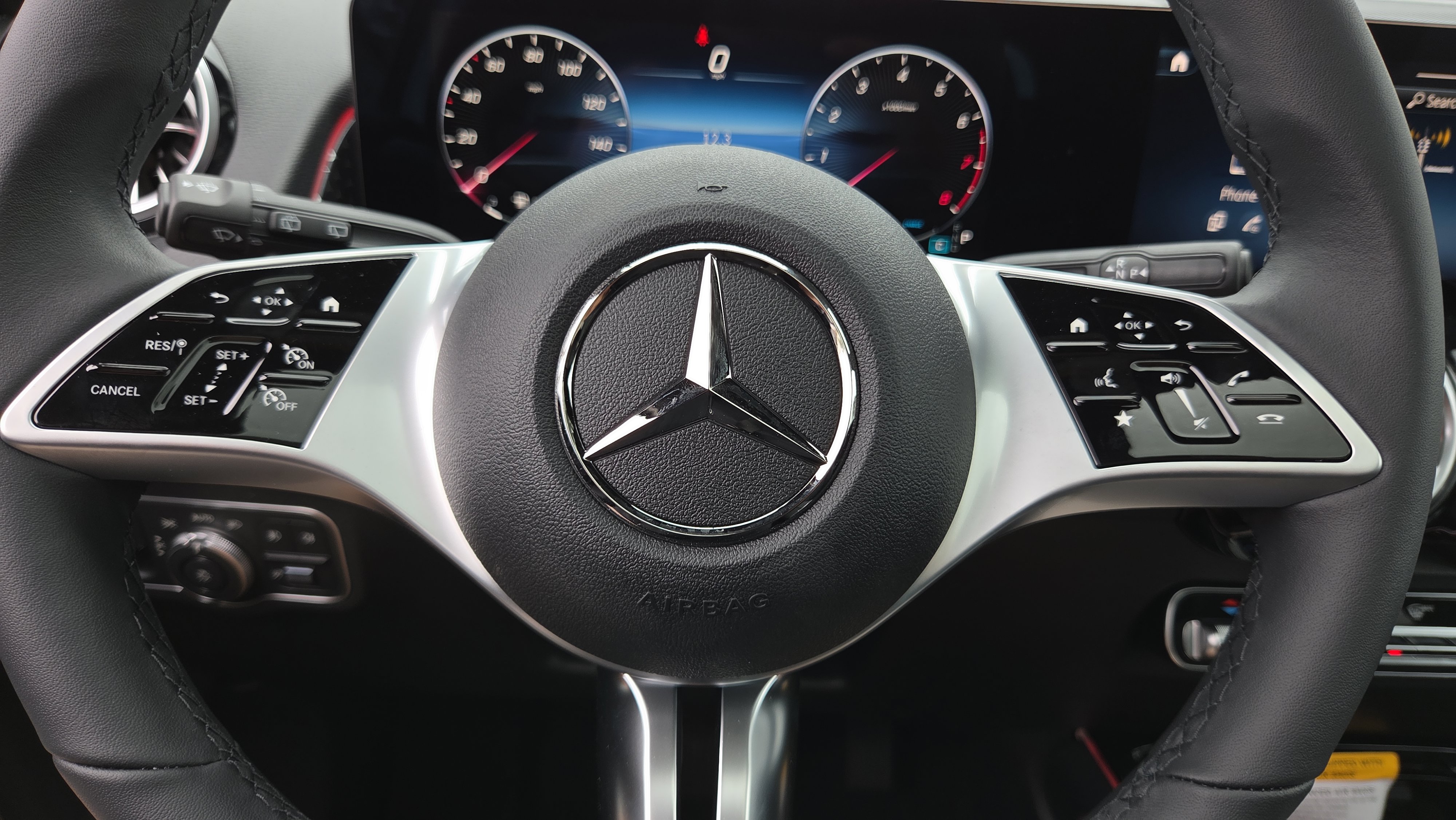 New 2026 Mercedes-Benz GLB 250 image 9