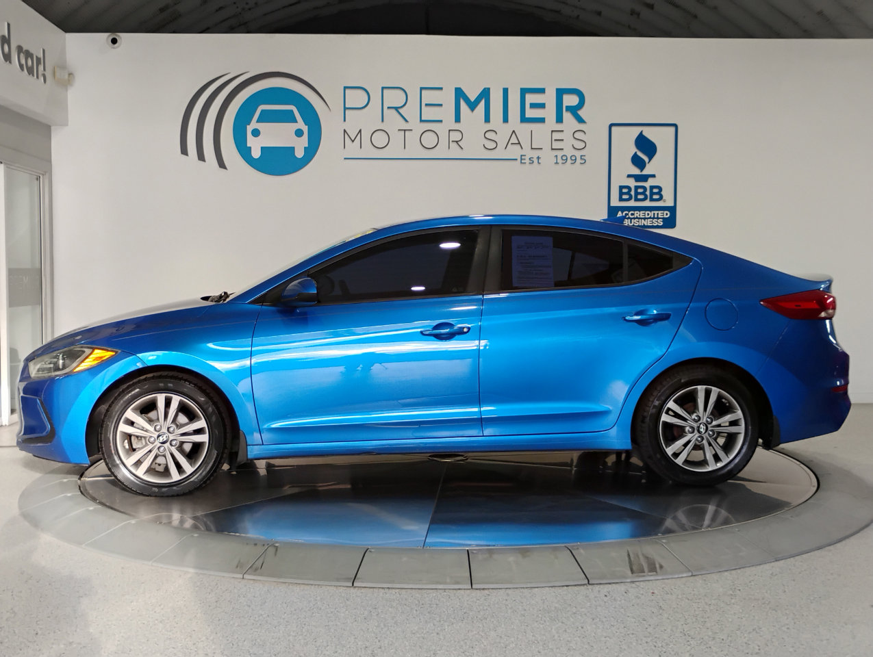 Used 2017 Hyundai Elantra SE image 2