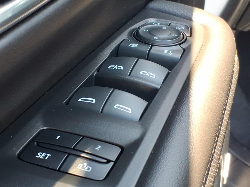 Used 2023 GMC Yukon AT4 AWD/4WD image 12